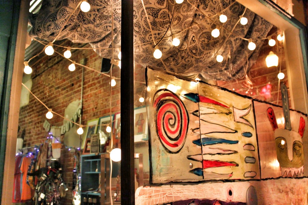 The storefronts in the downtown are beautiful for the holidays! Here's Blue Raddish Art Co-op.